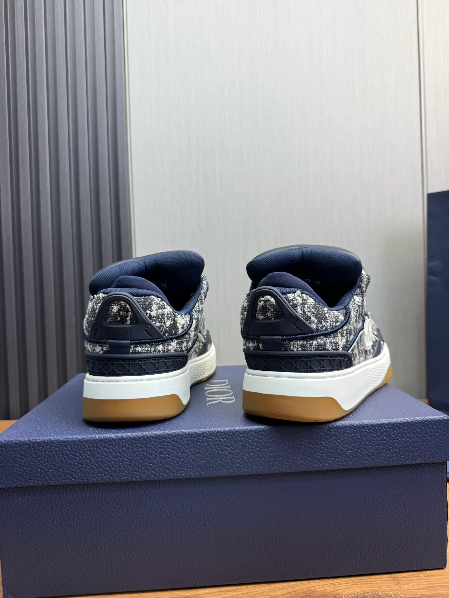 Men's shoes 💰800💰 Dior sneakers enrich the classic series with fashionable retro style. Carefully crafted, they can be paired with casual looks all year round. Dad Shoes style shoes that follow the trend of the retro market ▪️ Fabric: Original custom embroidered cowhide ▪️ Lining: Imported breathable mesh ▪️ Sole: Original molded non-slip outsole ▪️ Size: 38-45 (45 is custom-made and cannot be returned)